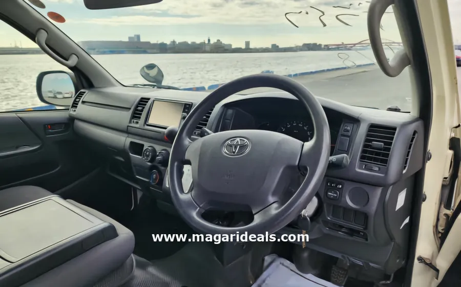 2017 TOYOTA HIACE 3000CC DIESEL in Kenya for Sale | Magari Deals