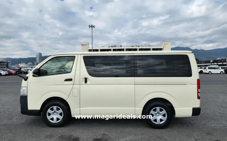 2017 TOYOTA HIACE 3000CC DIESEL in Kenya for Sale | Magari Deals