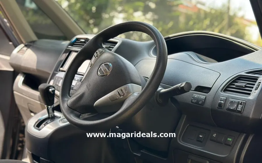 2017 Nissan Serena Highway Star in Kenya for Sale | Magari Deals