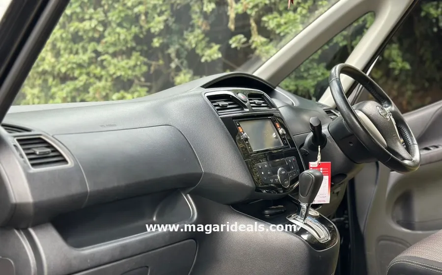 2015 Nissan Serena S-Hybrid Highway Star in Kenya for Sale | Magari Deals