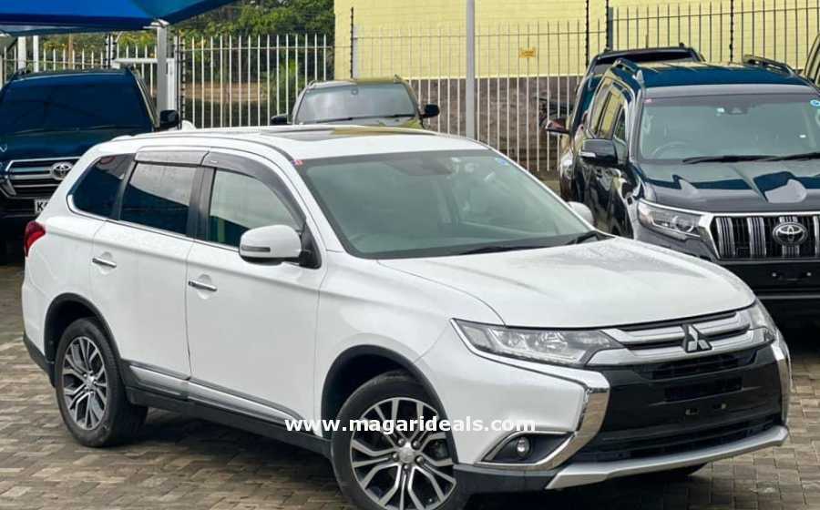 MITSUBISHI OUTLANDER with SUNROOF  for Sale | Best Buy