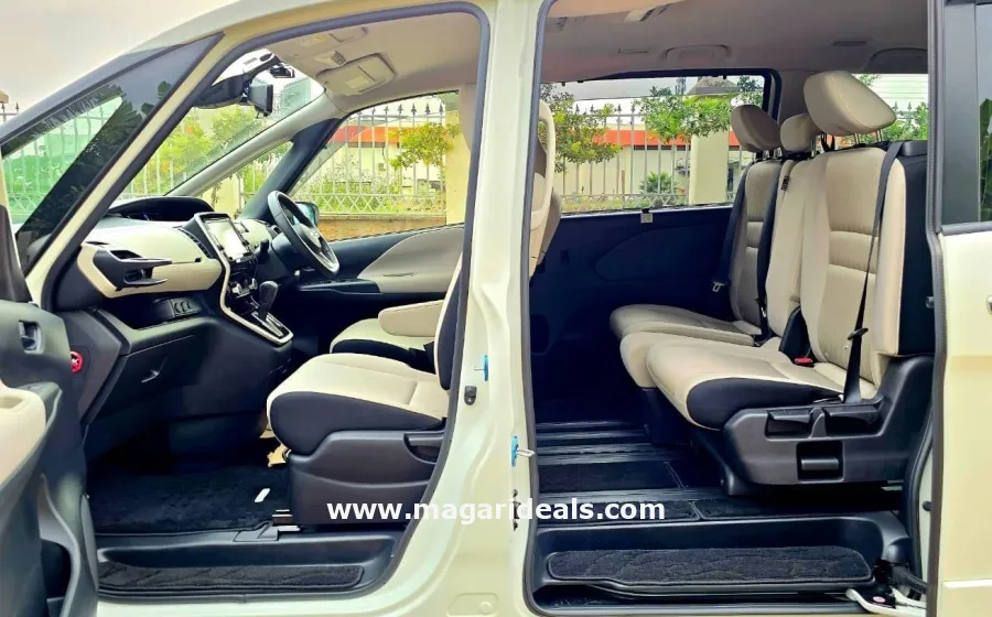 NISSAN SERENA HIGHWAY STAR HYBRID in Kenya for Sale | Magari Deals