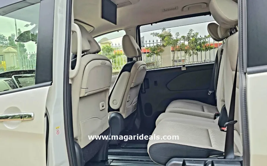 NISSAN SERENA HIGHWAY STAR HYBRID in Kenya for Sale | Magari Deals